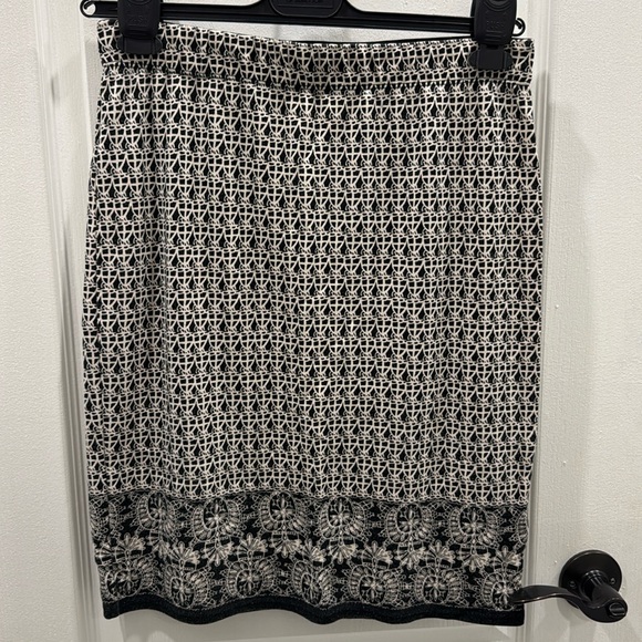Max Studio Knee Length Skirt - Picture 1 of 6